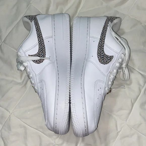 Like new Nike Air Force 1 Low United in Victory White - Picture 12 of 16